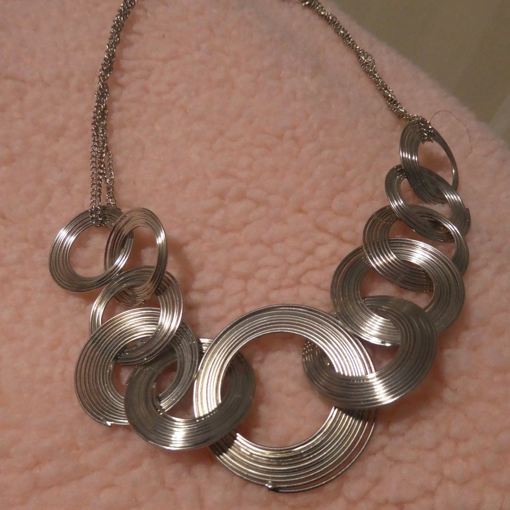 CLAIRE'S  Fashion Jewelry Silver Metal Link Necklace Round Circle Pendant Chain